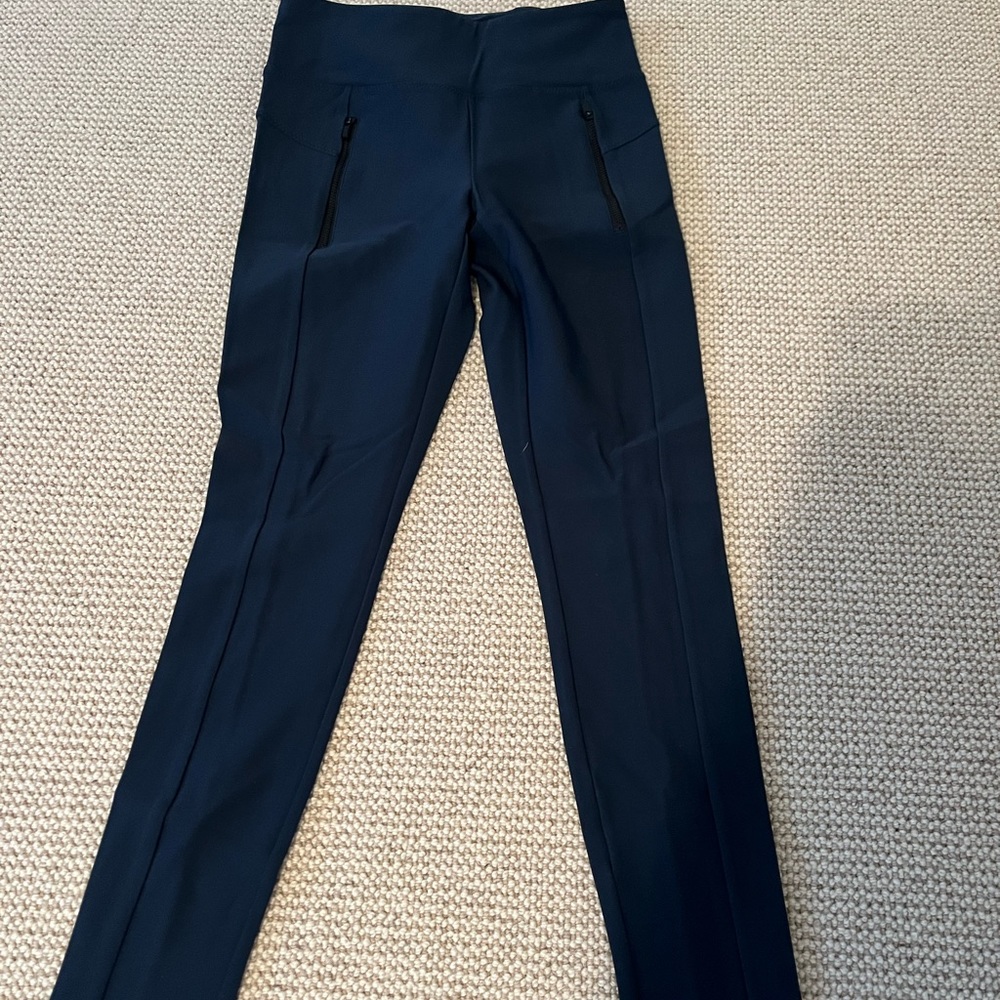 Like new Athleta navy blue leggings